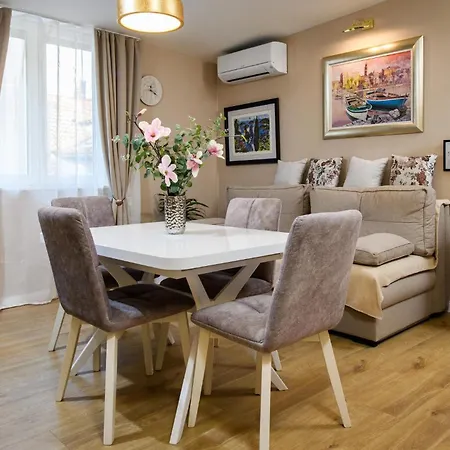 2 Bedroom Cozy In Lägenhet Split