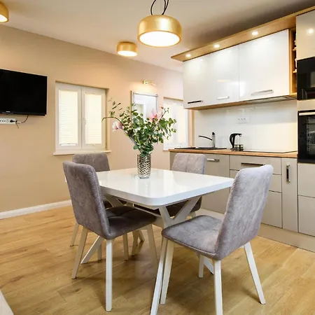 2 Bedroom Cozy In