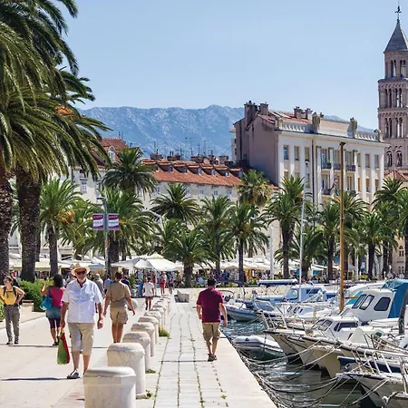 Lovely Apartment In Split With Wifi Сплит